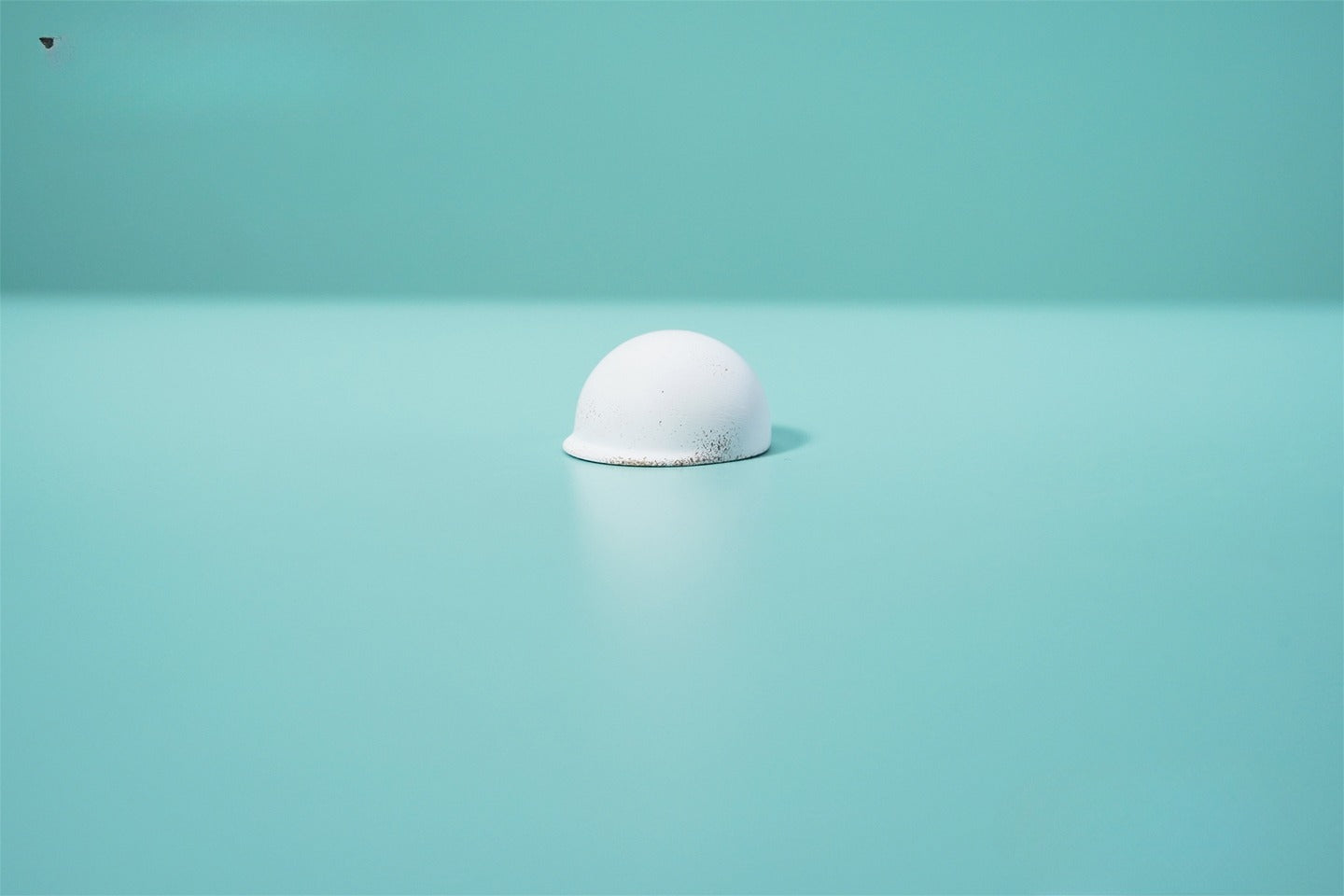 A 1/12 scale resin tiger figurine wearing a helmet and lifting a log, featuring realistic tiger details and a playful construction theme, perfect for collectors and action figure enthusiasts.