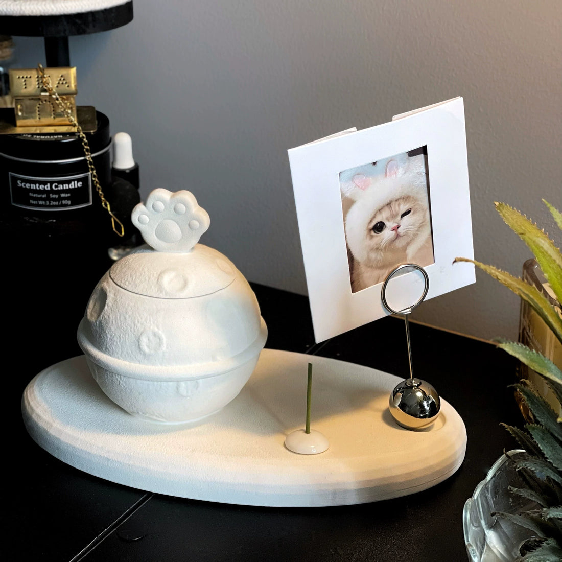 A Memory Bathed in Moonlight: Forever Cherish Your Pet with This Gentle Crescent Urn 🌙