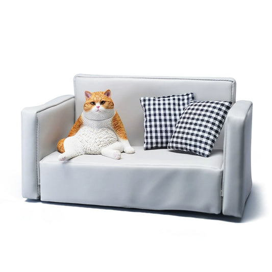 Realistic 1/6 scale Lazy Cat 5.0 models depicting various chubby cats lounging on a miniature sofa with checkered pillows. This detailed set captures the humorous and relaxed poses of the cats, perfect for collectors and cat lovers.