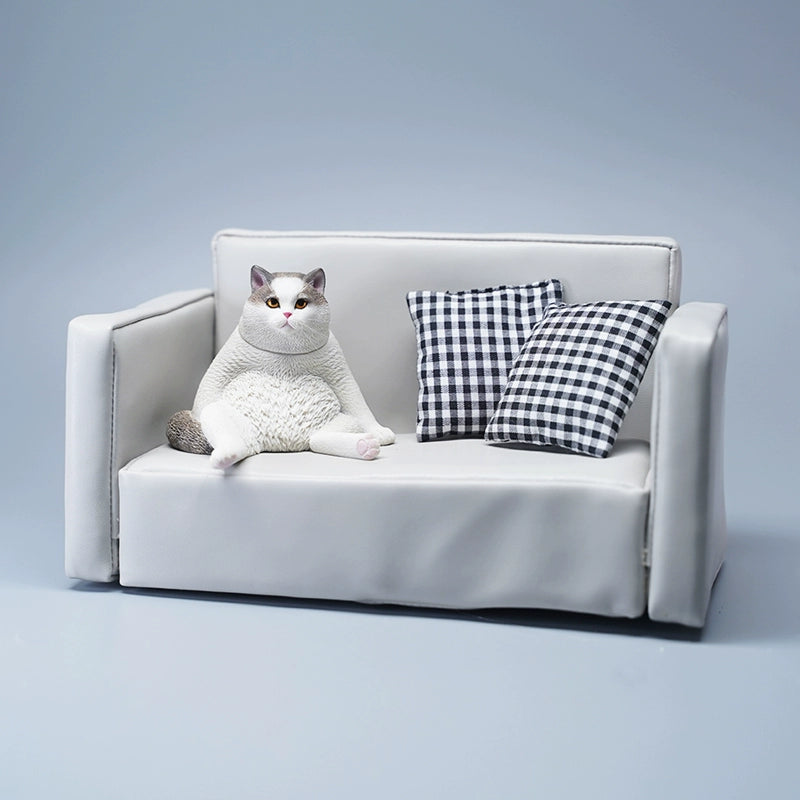 Realistic 1/6 scale Lazy Cat 5.0 models depicting various chubby cats lounging on a miniature sofa with checkered pillows. This detailed set captures the humorous and relaxed poses of the cats, perfect for collectors and cat lovers.