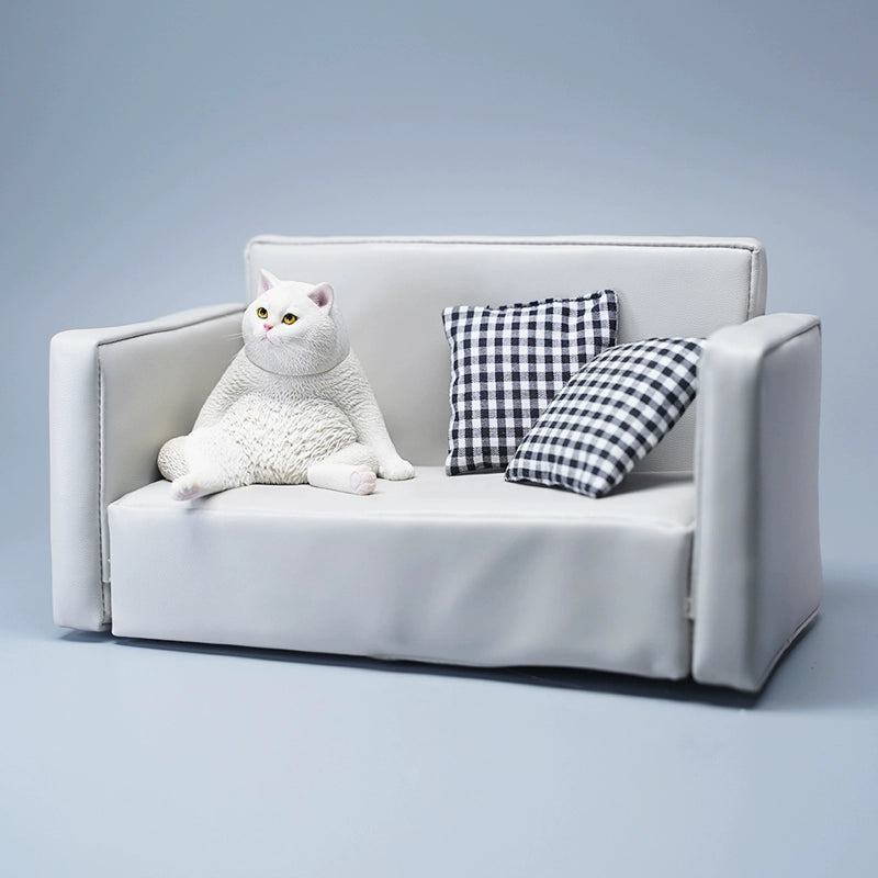 Realistic 1/6 scale Lazy Cat 5.0 models depicting various chubby cats lounging on a miniature sofa with checkered pillows. This detailed set captures the humorous and relaxed poses of the cats, perfect for collectors and cat lovers.