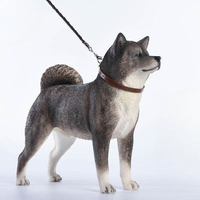 Three 1/6 scale models of Akita dogs, each with a different coat color: dark grey, white, and orange. The models feature realistic fur textures and detailed expressions, capturing the noble and strong nature of the Akita breed.