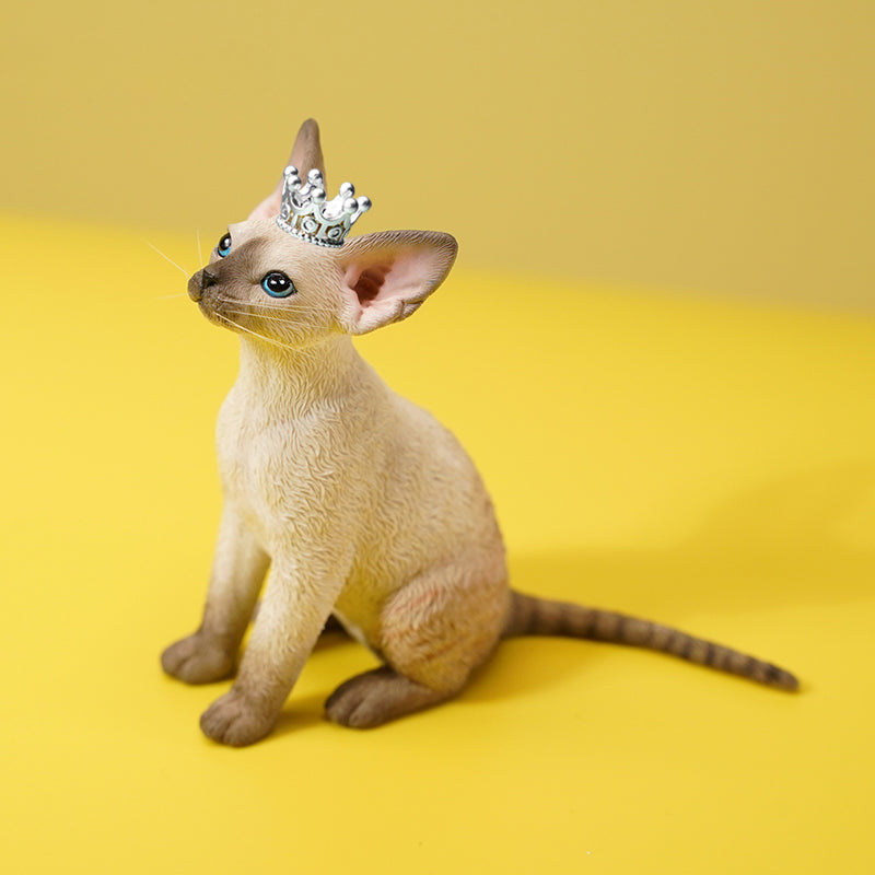 A realistic 1/6 scale German Curly Princess Cat model featuring an orange tabby cat with a crown, elegantly posed among miniature blocks. This figurine captures the regal essence of the cat, making it a perfect collectible for cat enthusiasts and home decor.