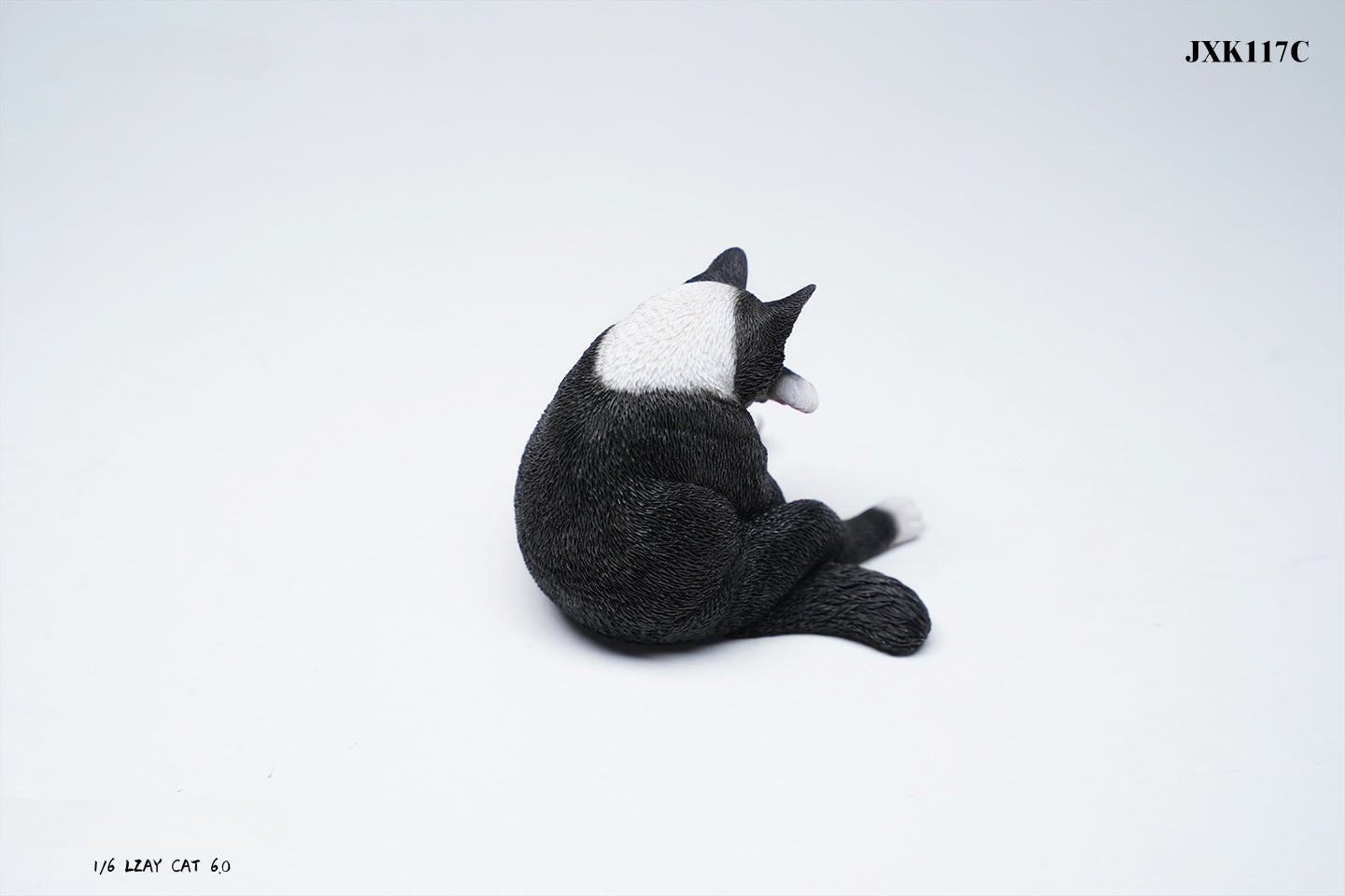 A 1/6 scale model of a lazy cat in various poses, including a ginger cat lounging on a blue bean bag. This highly detailed figurine captures the whimsical and relaxed nature of the cat, making it a perfect collectible for cat lovers and miniature enthusiasts.