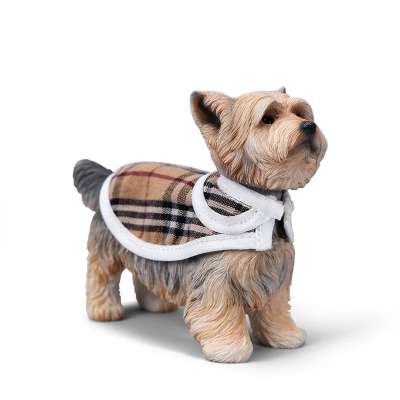 Two highly detailed 1/6 scale Yorkshire dog models dressed in stylish plaid coats. These realistic figurines capture the charming appearance of Yorkshire Terriers, making them perfect for collectors and dog lovers.