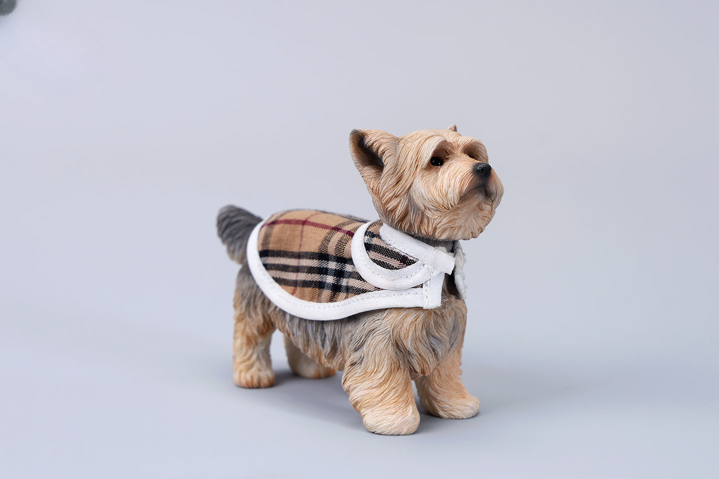 Two highly detailed 1/6 scale Yorkshire dog models dressed in stylish plaid coats. These realistic figurines capture the charming appearance of Yorkshire Terriers, making them perfect for collectors and dog lovers.