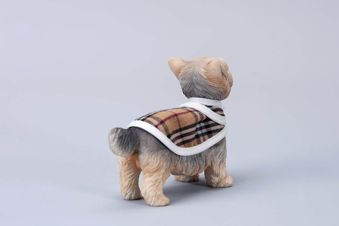 Two highly detailed 1/6 scale Yorkshire dog models dressed in stylish plaid coats. These realistic figurines capture the charming appearance of Yorkshire Terriers, making them perfect for collectors and dog lovers.