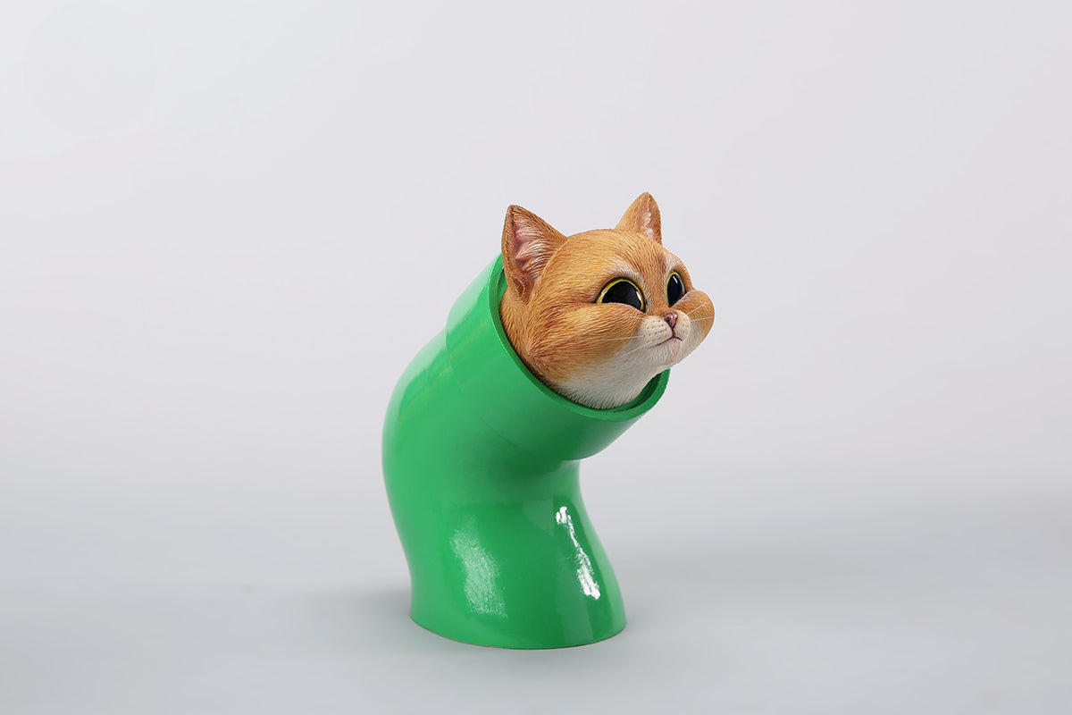 A Bowser Cat figurine with a removable magnetic head and a pipe accessory. The cat has a spiked shell on its back, designed for collectors and fans of unique action figures. The figurine combines feline charm with Bowser's iconic style, making it an ideal collectible piece.