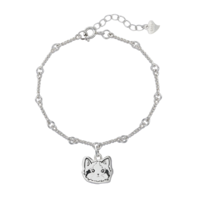A beautifully handcrafted 925 silver bracelet featuring a custom cat portrait charm, designed to memorialize a beloved pet. The bracelet showcases intricate detailing that captures the likeness of the pet, making it a unique and personalized accessory for pet lovers. Perfect as a pet memorial keepsake or a special gift.






