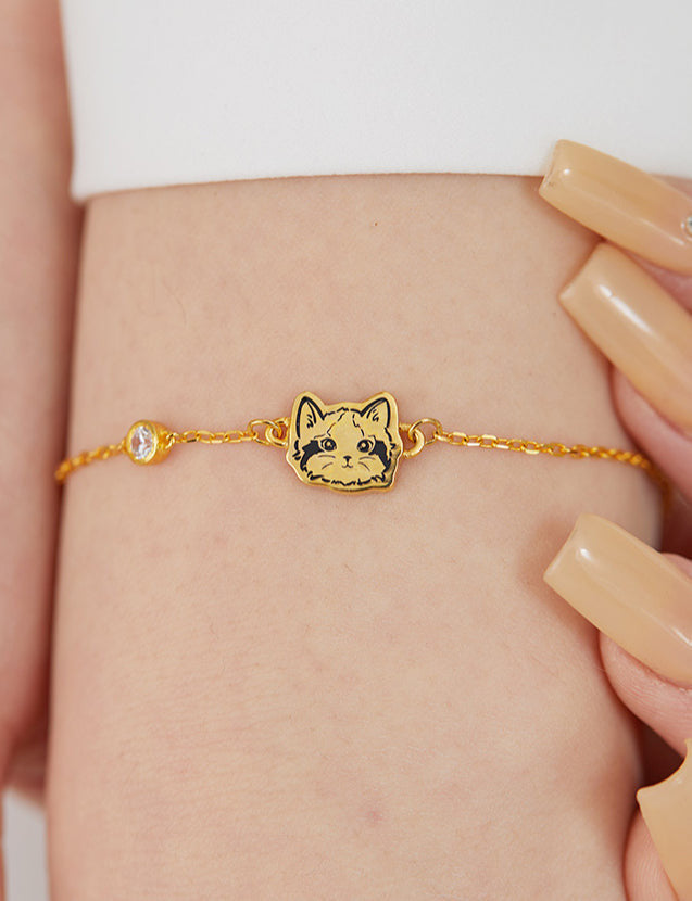 Close-up image of a Custom Pet Portrait Bracelet in S925 silver featuring a detailed charm of a pet's face. The bracelet includes a synthetic zircon stone accent, showcasing elegant craftsmanship. Perfect for pet lovers, this personalized bracelet is custom-made based on photos provided, capturing the unique likeness of a beloved pet. Handcrafted with care, it serves as a lasting tribute or memorial keepsake, emphasizing high-quality materials and attention to detail. Ideal for those seeking a unique and me