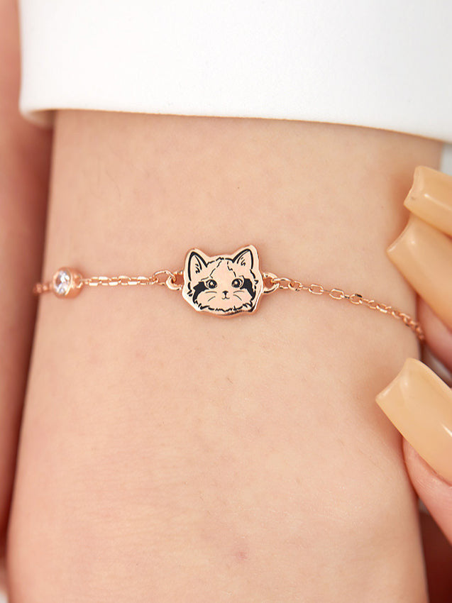 Close-up image of a Custom Pet Portrait Bracelet in S925 silver featuring a detailed charm of a pet's face. The bracelet includes a synthetic zircon stone accent, showcasing elegant craftsmanship. Perfect for pet lovers, this personalized bracelet is custom-made based on photos provided, capturing the unique likeness of a beloved pet. Handcrafted with care, it serves as a lasting tribute or memorial keepsake, emphasizing high-quality materials and attention to detail. Ideal for those seeking a unique and me