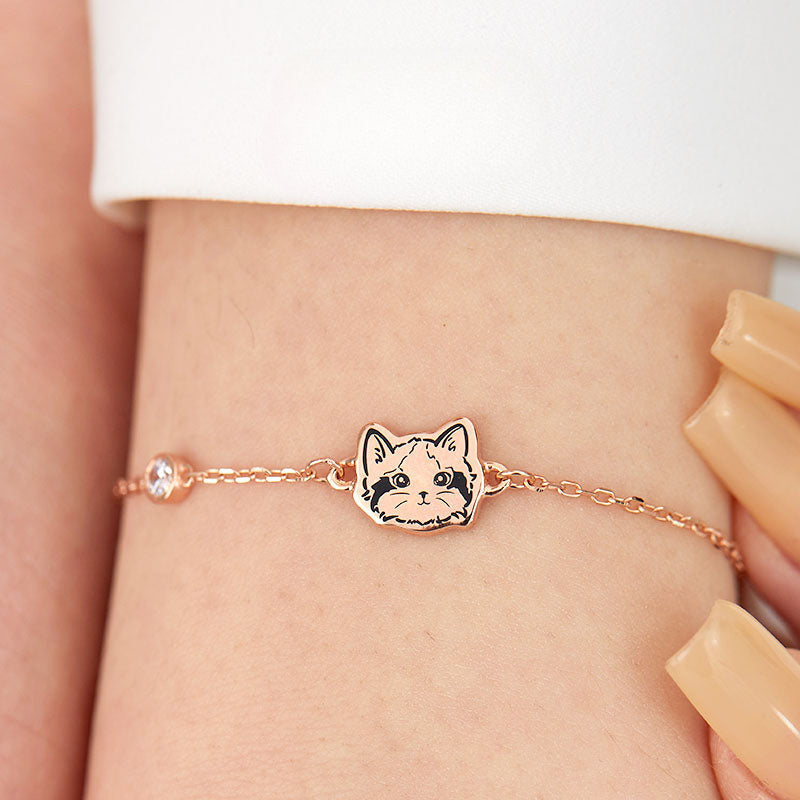 Close-up image of a Custom Pet Portrait Bracelet in S925 silver featuring a detailed charm of a pet's face. The bracelet includes a synthetic zircon stone accent, showcasing elegant craftsmanship. Perfect for pet lovers, this personalized bracelet is custom-made based on photos provided, capturing the unique likeness of a beloved pet. Handcrafted with care, it serves as a lasting tribute or memorial keepsake, emphasizing high-quality materials and attention to detail. Ideal for those seeking a unique and me