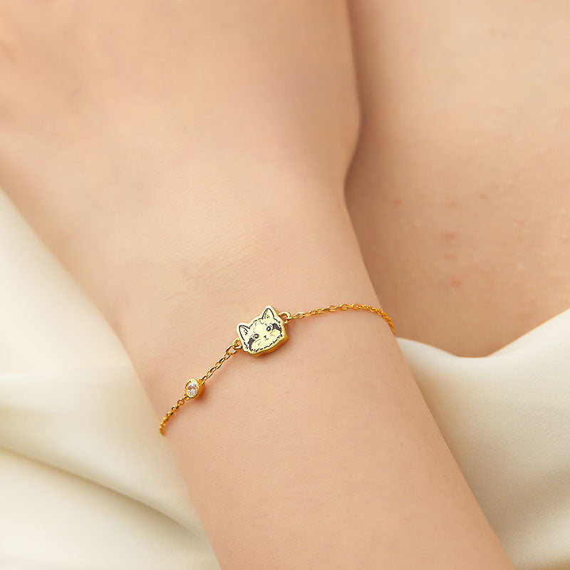 Close-up image of a Custom Pet Portrait Bracelet in S925 silver featuring a detailed charm of a pet's face. The bracelet includes a synthetic zircon stone accent, showcasing elegant craftsmanship. Perfect for pet lovers, this personalized bracelet is custom-made based on photos provided, capturing the unique likeness of a beloved pet. Handcrafted with care, it serves as a lasting tribute or memorial keepsake, emphasizing high-quality materials and attention to detail. Ideal for those seeking a unique and me