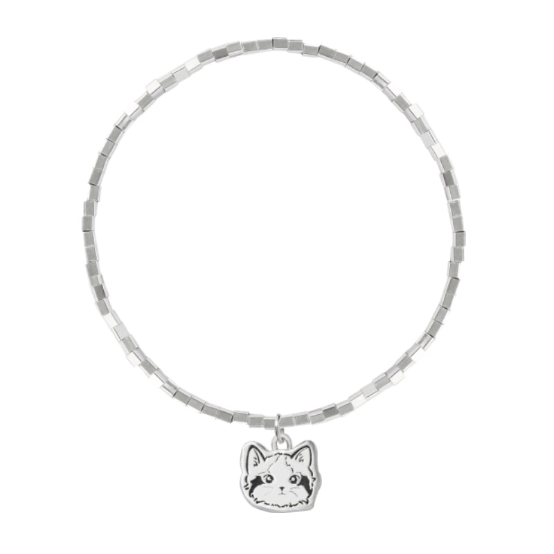 Custom Pet Portrait Bracelet made of S925 silver with detailed charm featuring a pet’s face, adorned with pearls. Handcrafted, personalized jewelry piece ideal for pet lovers, available in various styles. Perfect as a pet memorial or a unique gift.