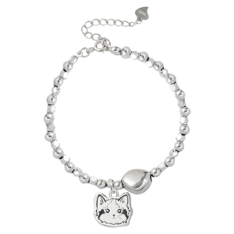 Custom Pet Portrait Bracelet made of S925 silver with detailed charm featuring a pet’s face, adorned with pearls. Handcrafted, personalized jewelry piece ideal for pet lovers, available in various styles. Perfect as a pet memorial or a unique gift.