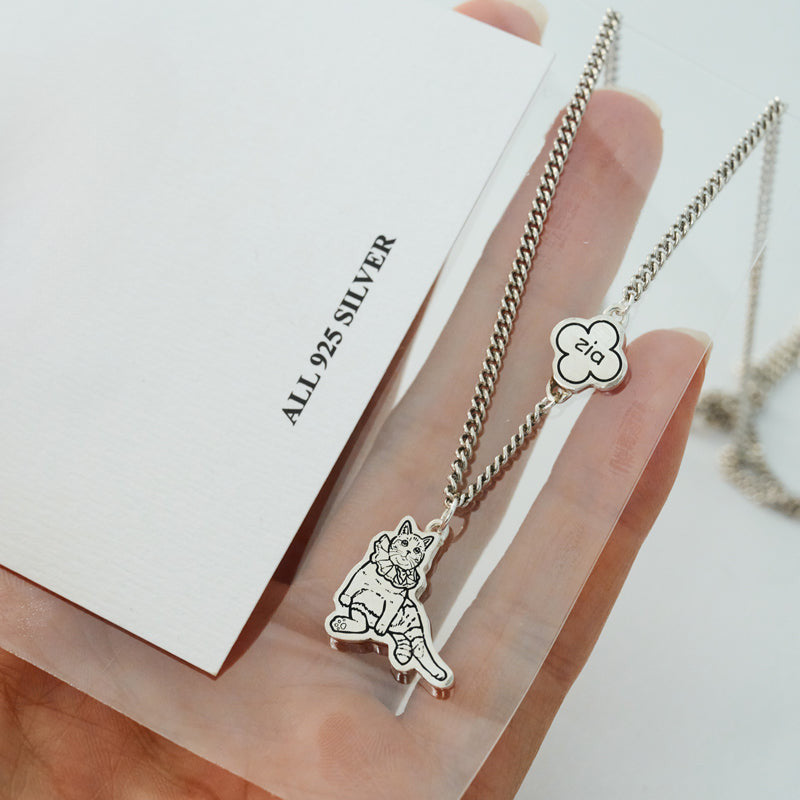 Custom Pet Portrait Necklace made from S925 silver, featuring a detailed charm with a pet’s face or full-body image. Handcrafted and personalized, this necklace is a unique piece of jewelry perfect for pet lovers. Ideal as a memorial keepsake or a thoughtful gift, available in various styles.