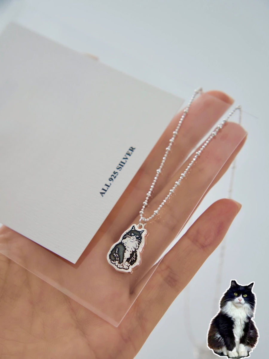Custom Pet Portrait Necklace made from S925 silver, featuring a detailed charm with a pet’s face or full-body image. Handcrafted and personalized, this necklace is a unique piece of jewelry perfect for pet lovers. Ideal as a memorial keepsake or a thoughtful gift, available in various styles.