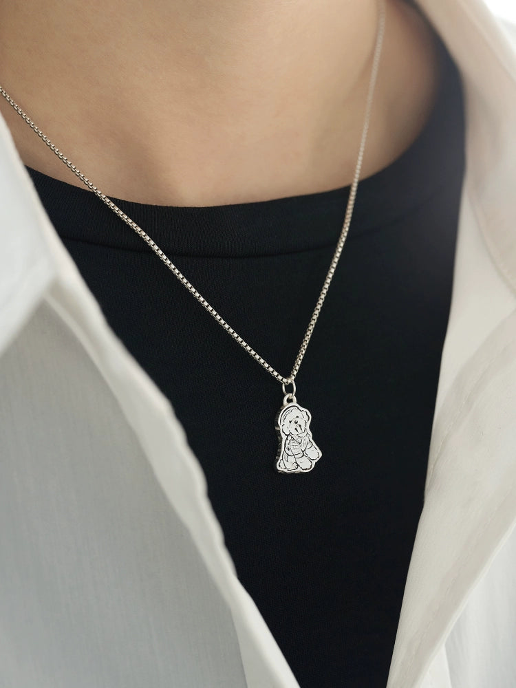 Close-up image of a Custom Pet Portrait Necklace crafted in 925 silver, featuring a detailed pet pendant. This personalized jewelry piece captures a custom pet portrait, making it a perfect memorial or everyday accessory for pet lovers. Handmade with precision to reflect the pet's unique features, available in headshot, half-body, or full-body designs.