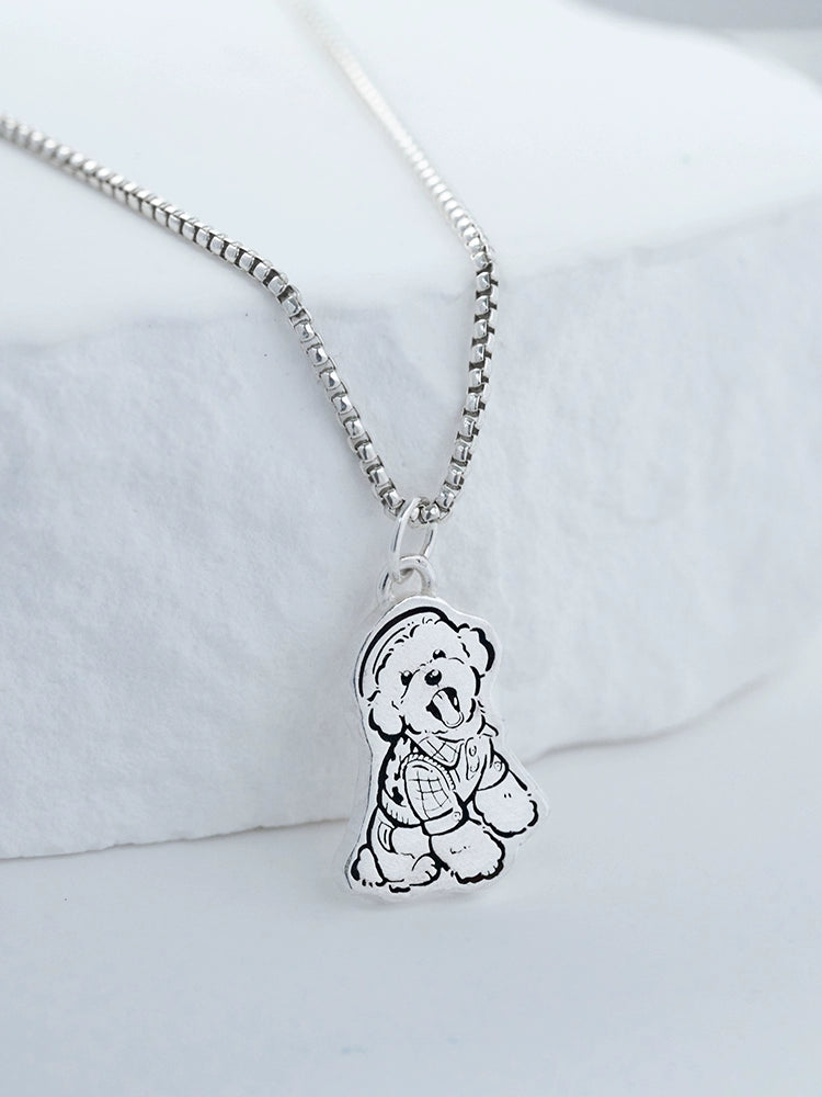 Close-up image of a Custom Pet Portrait Necklace crafted in 925 silver, featuring a detailed pet pendant. This personalized jewelry piece captures a custom pet portrait, making it a perfect memorial or everyday accessory for pet lovers. Handmade with precision to reflect the pet's unique features, available in headshot, half-body, or full-body designs.