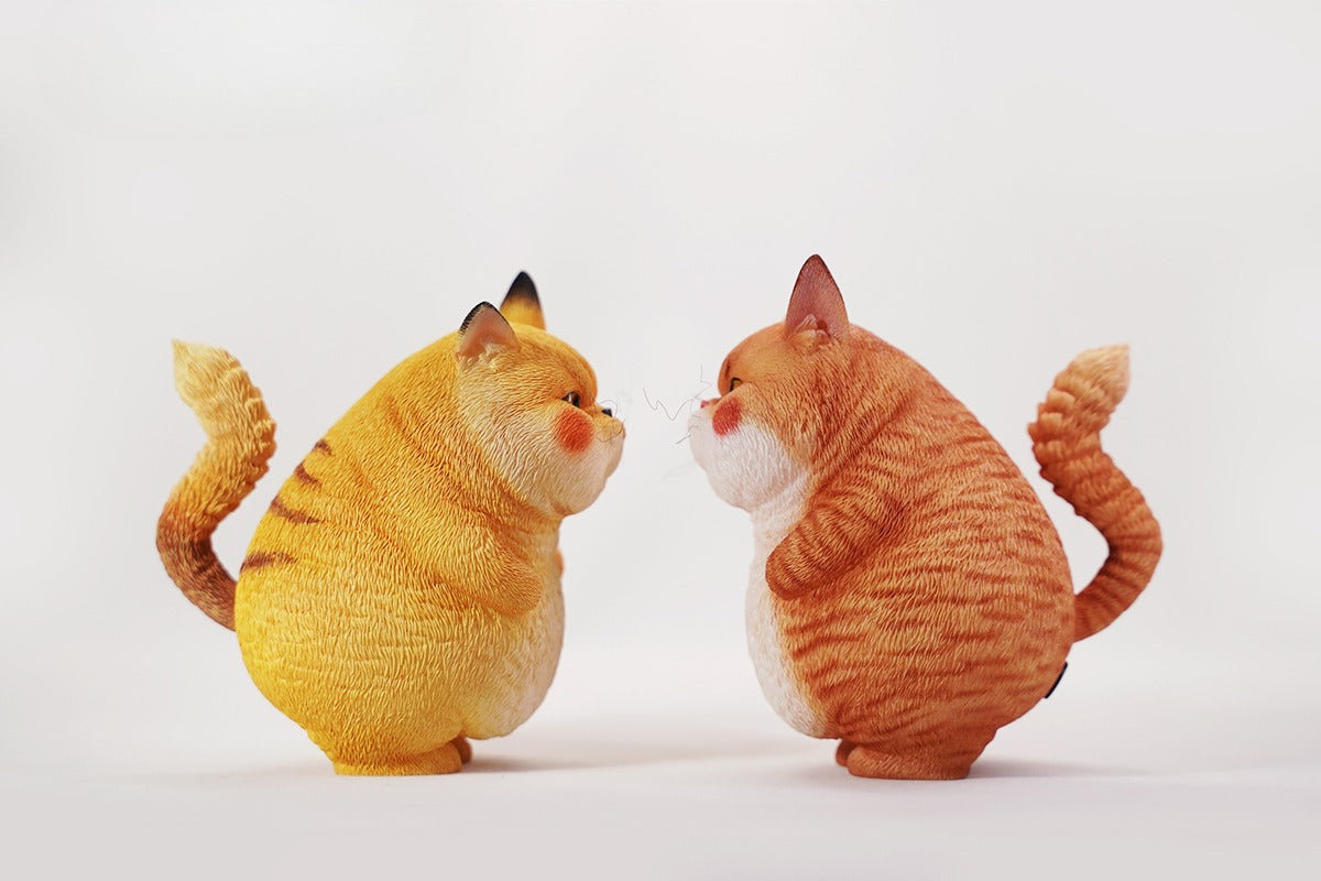 This ElectroCat Charging Station Figurine features a cute cat with a charging pump made from high-quality vinyl. The charging platform adds functionality, allowing the figurine to light up, making it a unique home decor piece and interactive collectible for cat lovers and collectors.