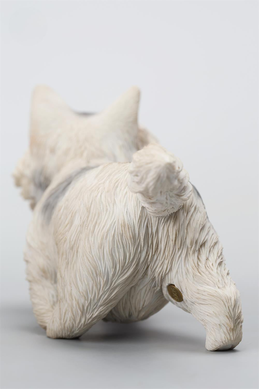 A highly detailed grinning cat resin figurine with expressive eyes, textured fur, and a wide smile. This unique decorative sculpture includes a bone pendant necklace and serves as a quirky, surreal home decor piece or collectible item for cat lovers and fantasy art fans.