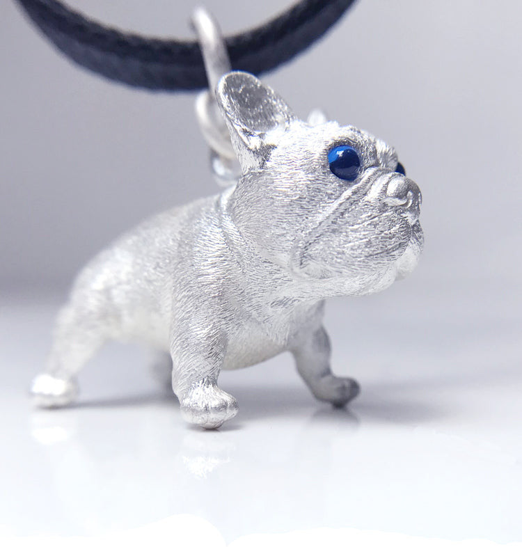 This handcrafted French Bulldog pendant is made from 925 silver and features lifelike gemstone eyes. Each pendant is meticulously sculpted by hand, available in both silver and antique black finish. Ideal for dog lovers, this unique piece serves as a pet memorial keepsake and can be customized with engraving to create a truly special tribute.