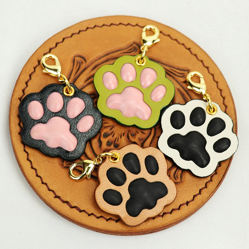 Lace-Edged Handcrafted Pet Portrait Leather Carvings - Personalized Artistic Keepsakes Collection.