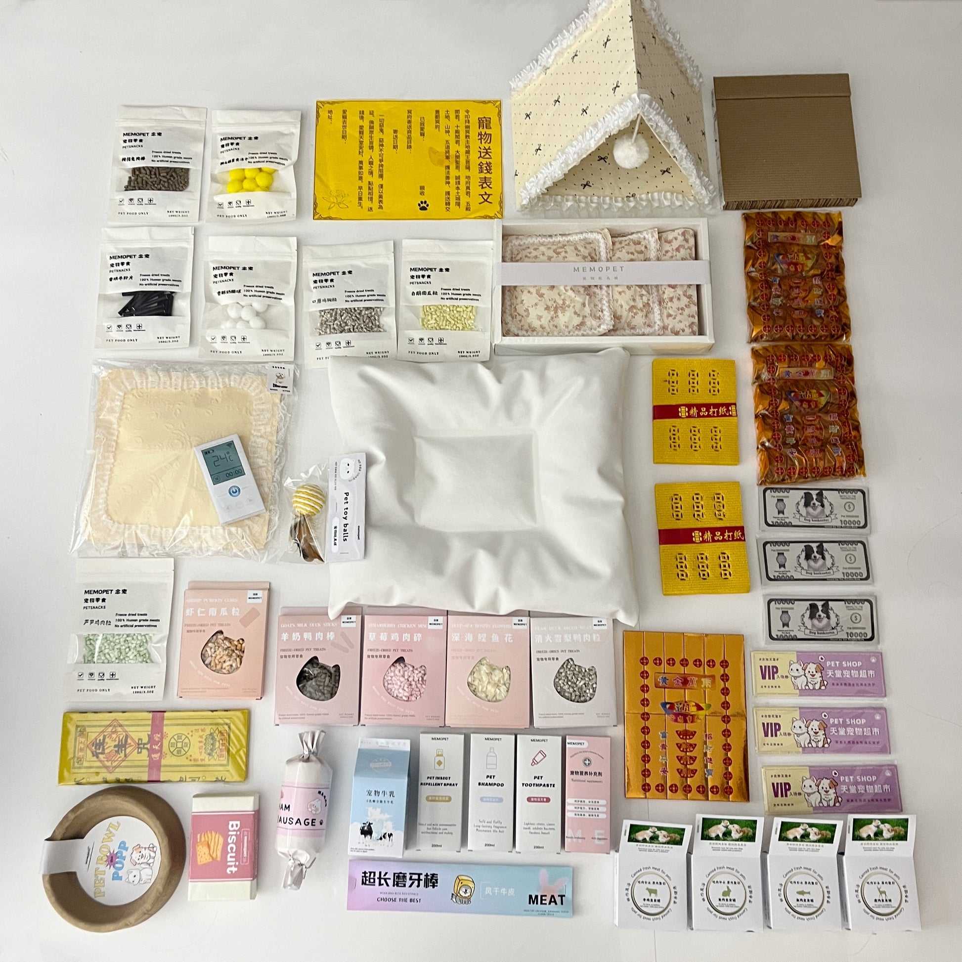 A set of pet sacrificial papers, including gold ingots, banknotes, and animal-themed tribute paper for memorial ceremonies for dogs, cats, and other pets. Perfect for cremation and funeral rituals to honor the memory of a beloved pet.